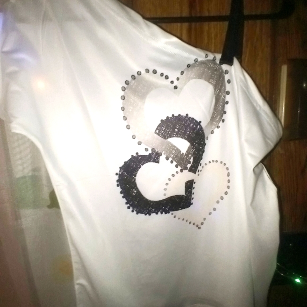 T shirt white size small